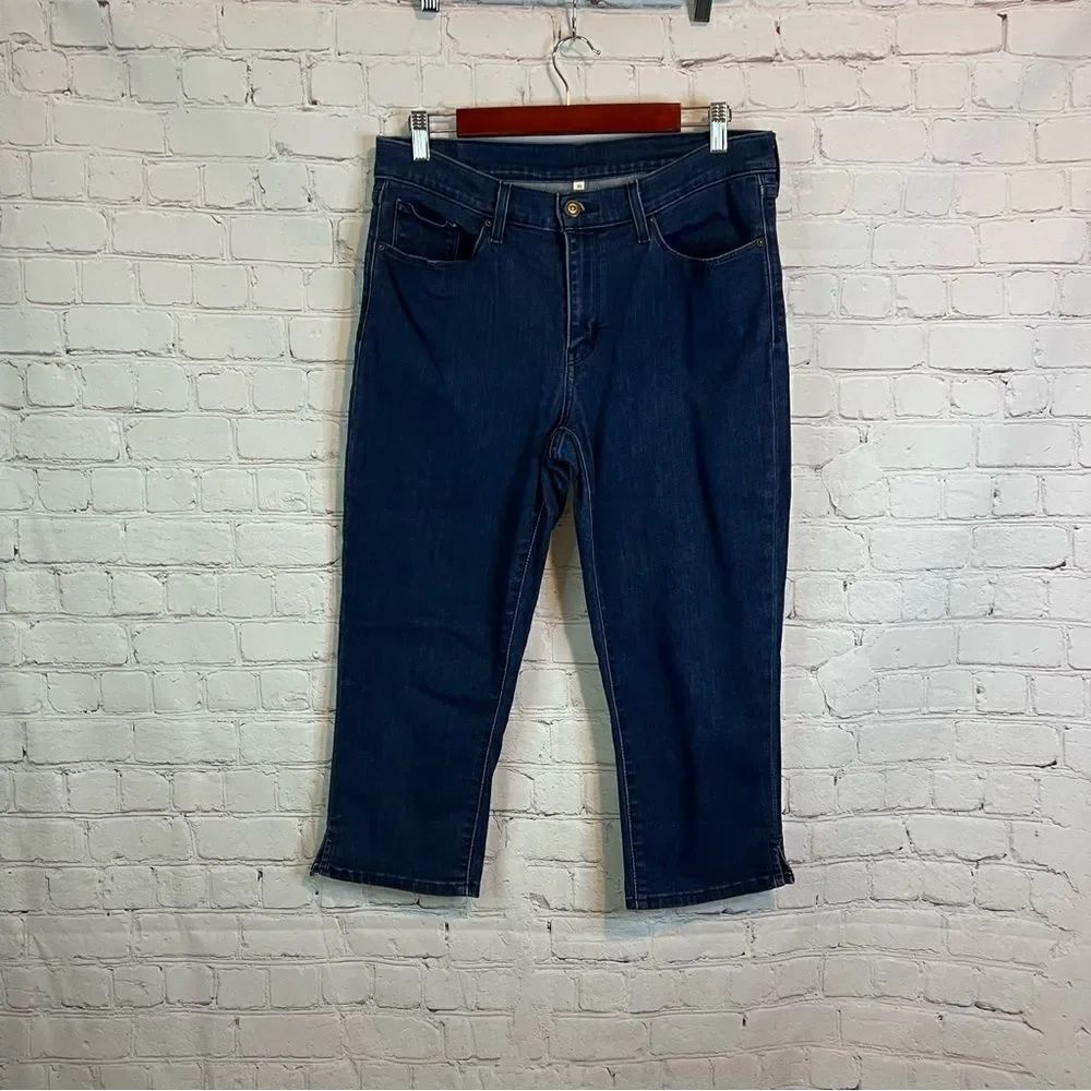 Women’s Levi’s Dark Wash Cropped Jeans size 10